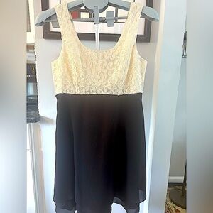 Vintage Mint CDC Evening Lace Bodice Cocktail Dress – Mid-Late 1990s – Size 8"